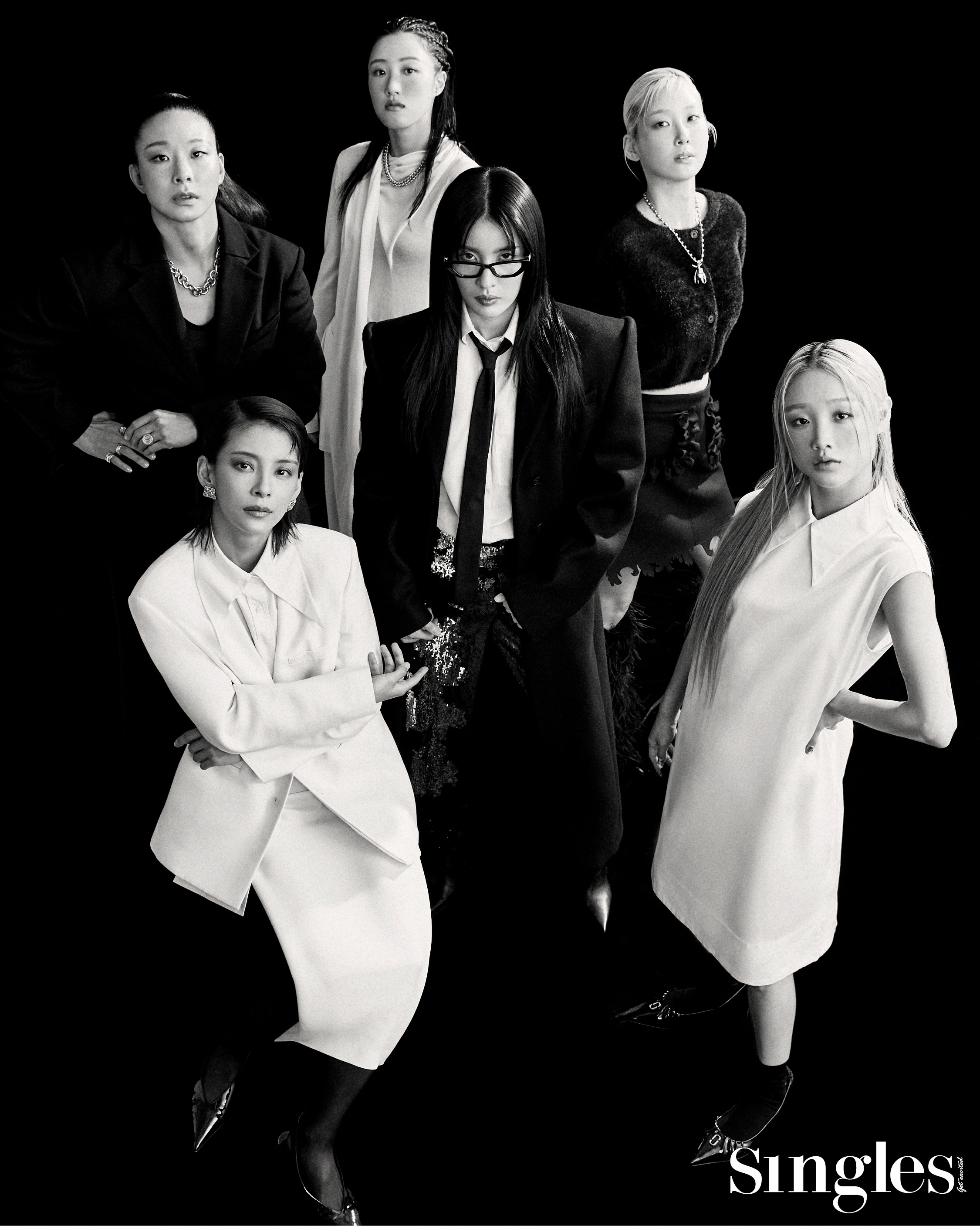 싱글즈 화보, 모니카, 장은실, 정혜인, 서현숙, 신지은, 구슬, 여왕벌 게임, 스포트막스, 아크리스, 구찌, YCH, 푸시버튼, 토템, 앤아더스토리즈,질샌더, 마크 제이콥스, 준지, 플로렌티나 라이트너 by 아데쿠베, 쥬세페 자노티, 포트레이트 리포트, 알렉산더 왕, 코스